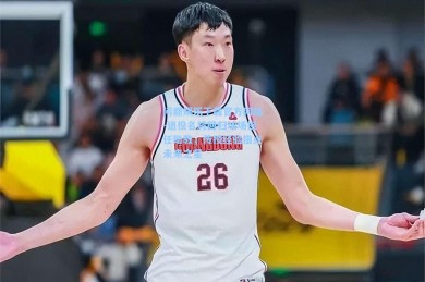 问鼎娱乐下载官方网站-退役名将回归球场担任助教，传授经验指点未来之星